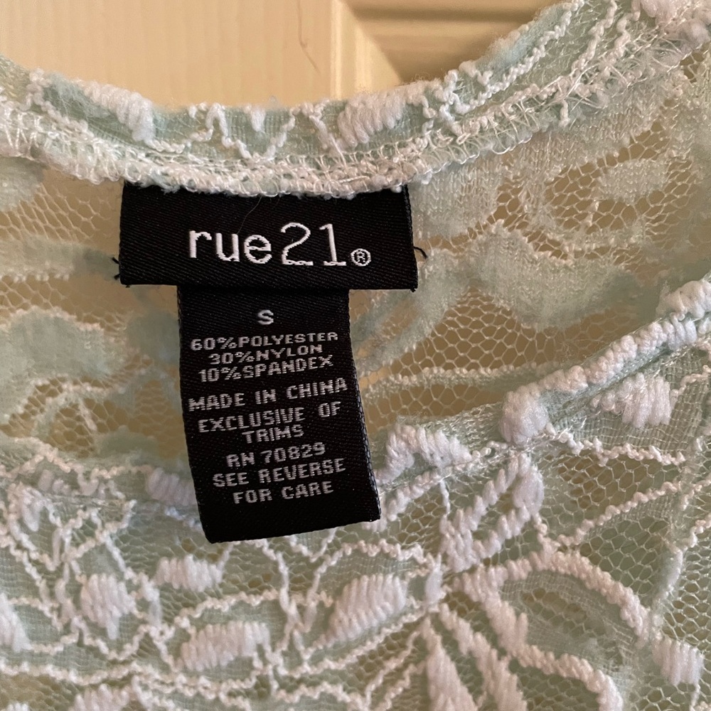 Rue 21 Mint Green Lace Peplum Top - Picture 3 of 3